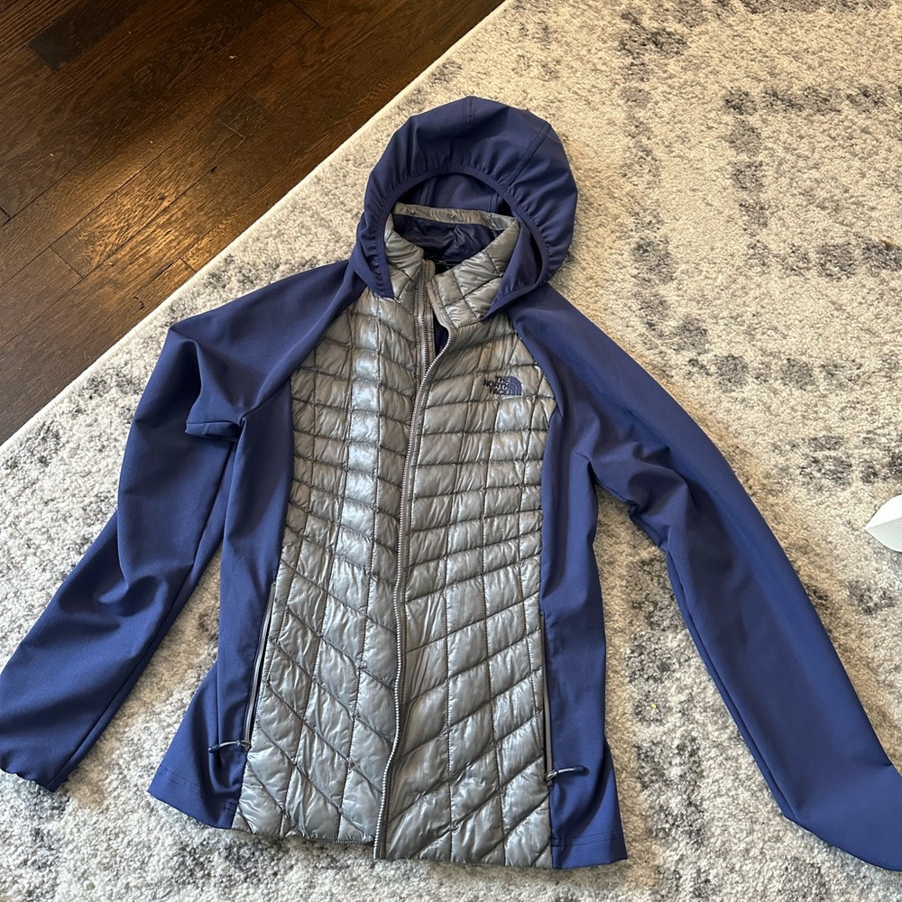North face women’s lightweight coat size small